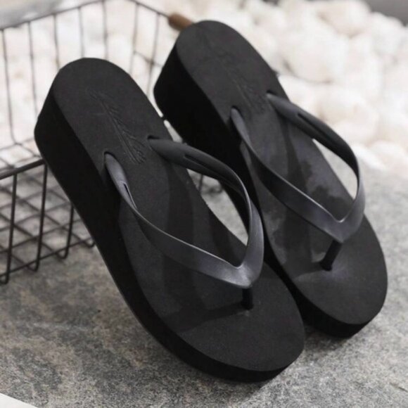 ✨3/$20✨ SHEIN Black Thong Flip Flops. NEW IN BAG. Size 5.5 - Picture 1 of 13